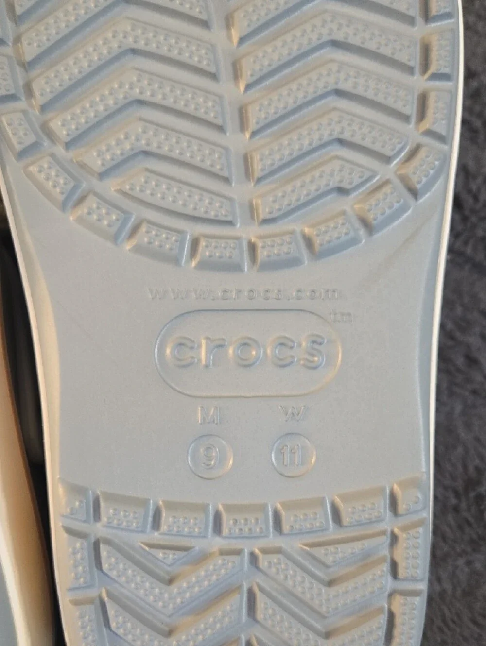 CROCS Classic Clog in Light Gray Unisex M 9 W 11